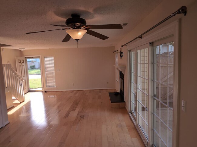 Foto del edificio - 725 Oleander Cir