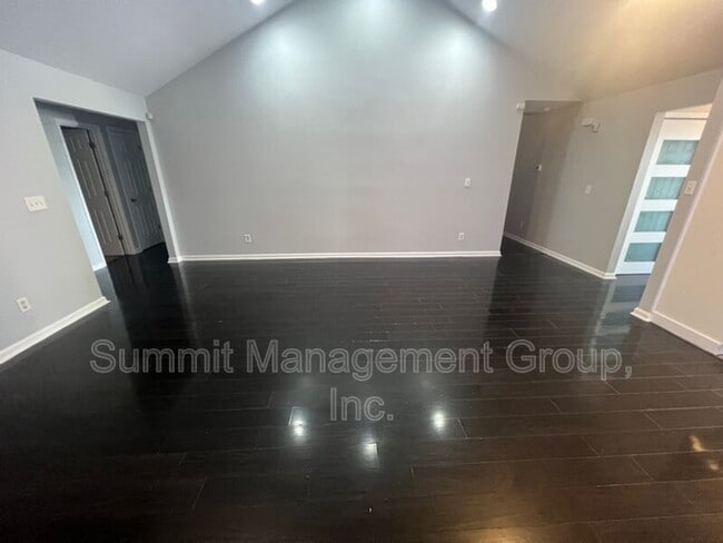 Foto del edificio - 6381 Klondike River Rd