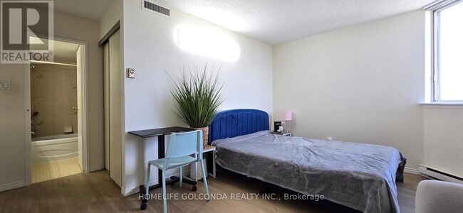Building Photo - 160-1160 Alton Towers Cir