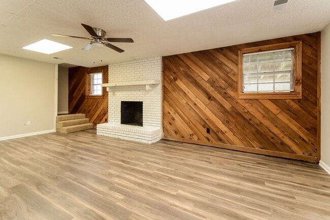 Building Photo - 214 Star Cir