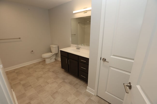 Building Photo - The Pointe on 88th