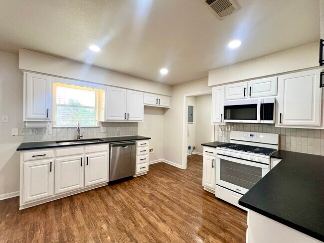 Foto del edificio - 527 N Avenue Y