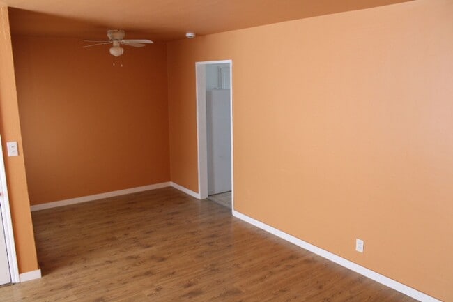 Foto del edificio - 2745 Rollingwood Dr