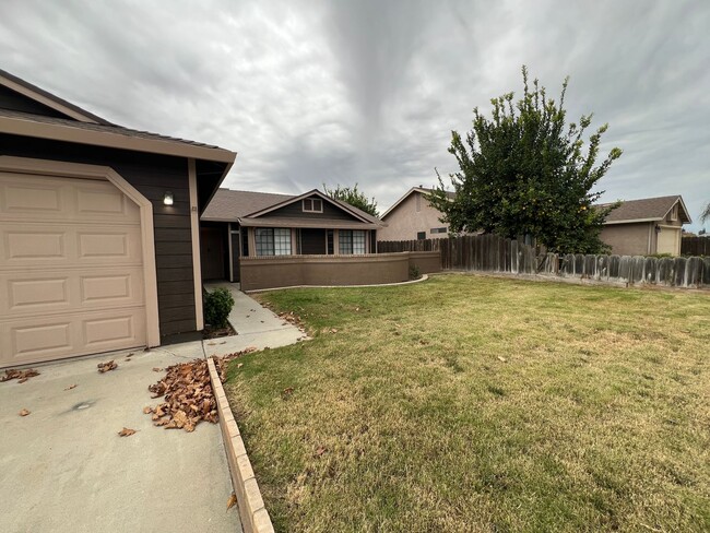 Foto del edificio - 4-bedroom single story home in Turlock!