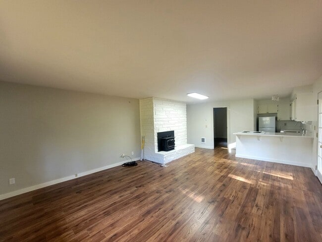 Building Photo - Bright and cozy 1 bedroom on Bainbridge