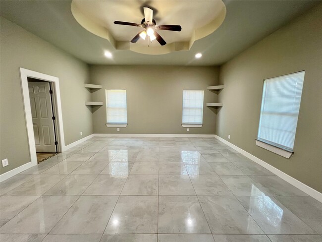 Building Photo - 216 Thorn Ridge St