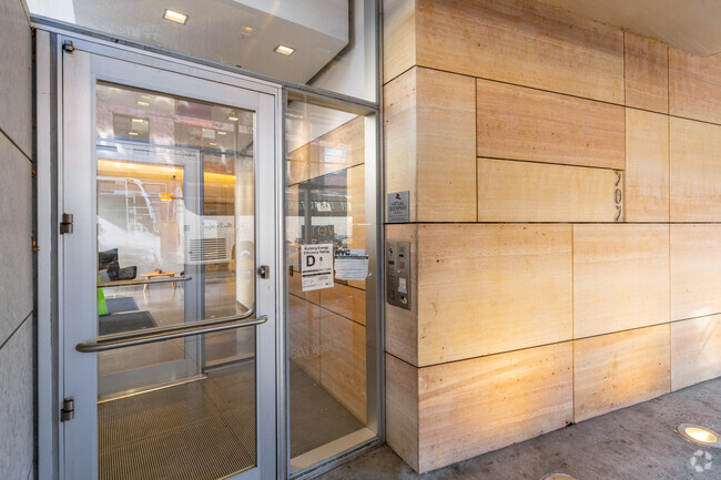 Building Photo - 653 10th Ave