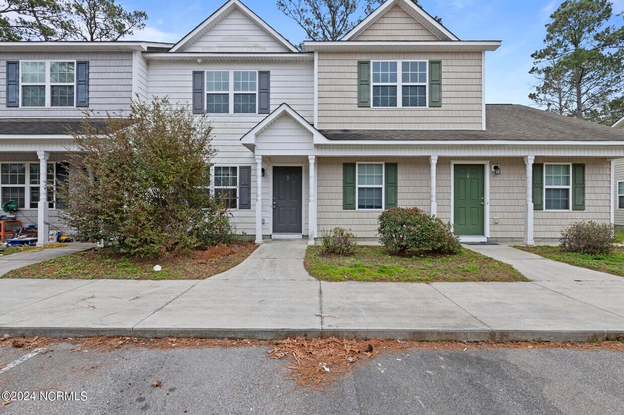 1404 Old Folkstone Rd, Sneads Ferry, NC 28460 Townhome Rentals in Sneads Ferry NC