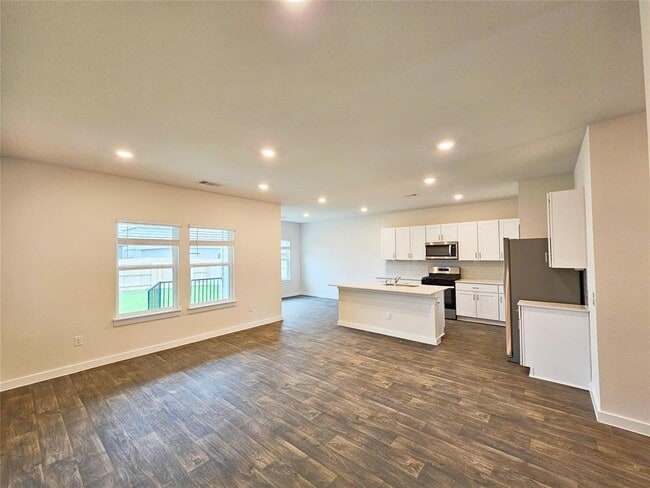 Foto del edificio - 613 Jane Long Dr