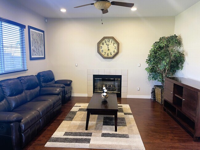 Building Photo - 37701 Tamarind Ct