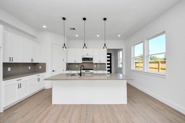 Building Photo - 4129 E Toliver St