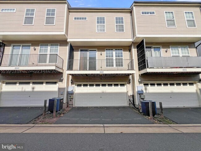 Foto del edificio - 8942 Dahlgren Ridge Rd