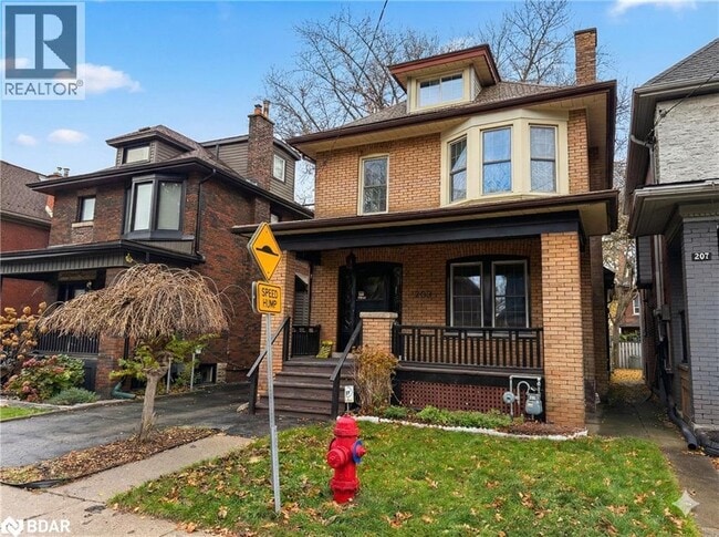 Building Photo - 203 Fairleigh Ave S