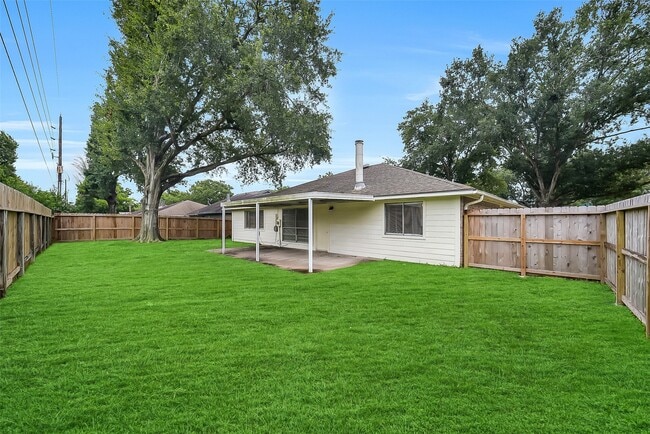 Foto del edificio - 13618 Piney Oaks Dr