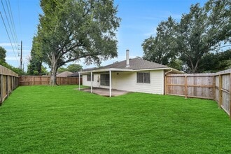 Building Photo - 13618 Piney Oaks Dr