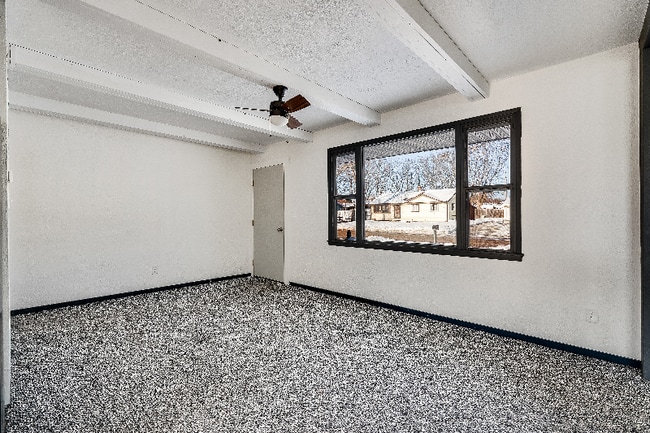 Foto del edificio - 731 E Division St