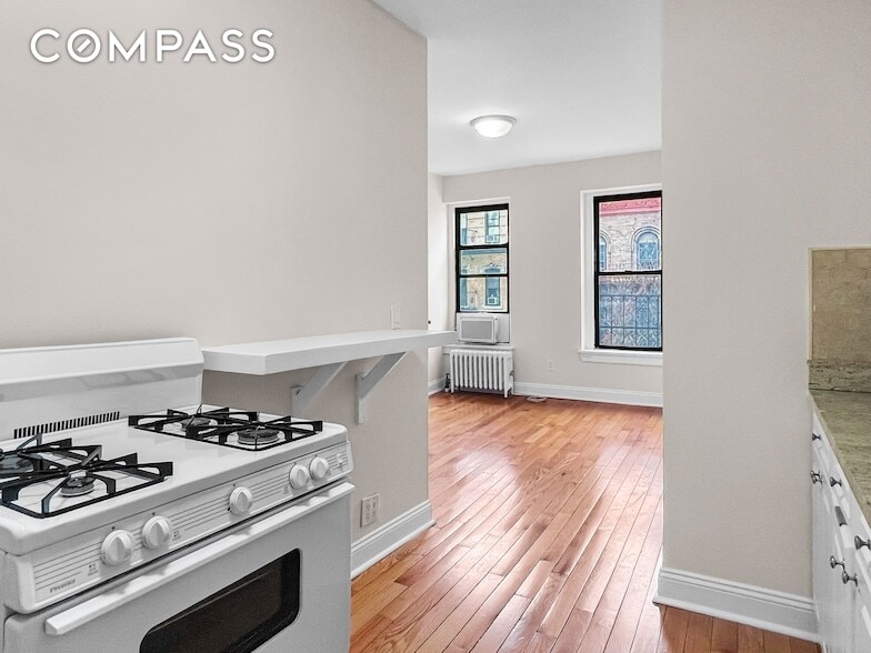 Foto principal - 270 E 78th St