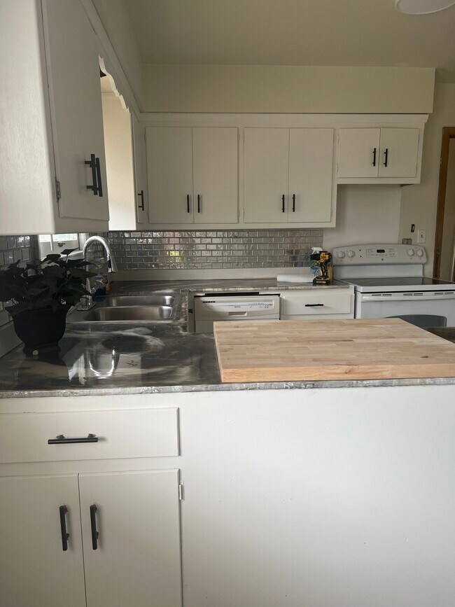 Kitchen #1 - 8628 W Capitol Dr