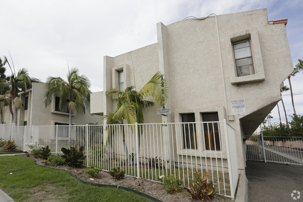 Foto del edificio - Courtyard Apartments