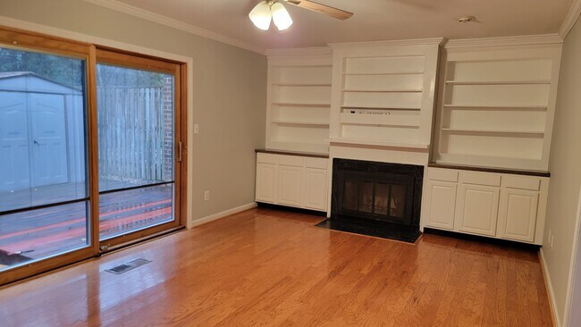 Foto del edificio - 5438 Ring Dove Ln