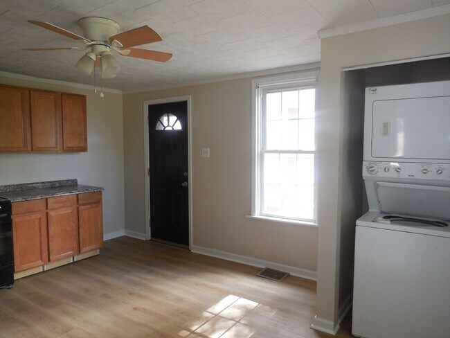 Foto del edificio - Two Bedroom Totally Rehabbed Home in Downt...