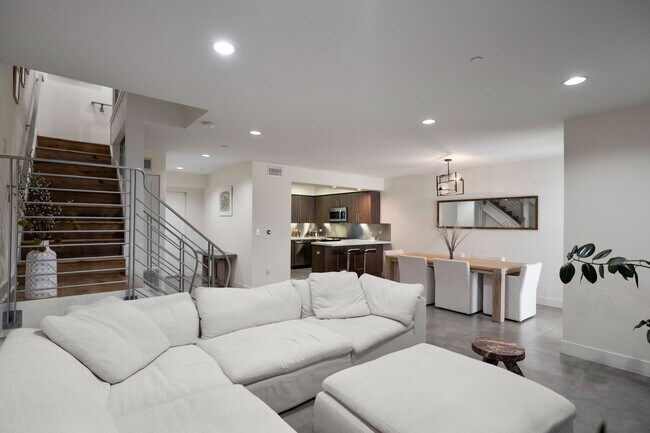 Foto del edificio - 11023 Fruitland Dr