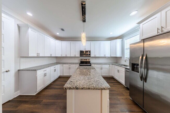 Foto del edificio - Live Minutes from Downtown, Germantown, Sylvan Park, the Nations & West End