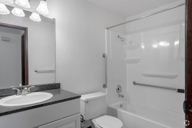 2 habitaciones, 1 baño - 850 pies cuadrados - Baño - Arborpointe