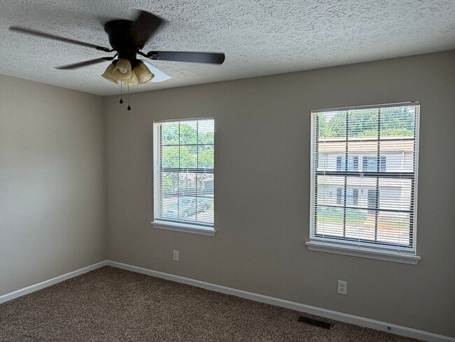 Building Photo - CountryPlace Townhomes off Lakeside Drive