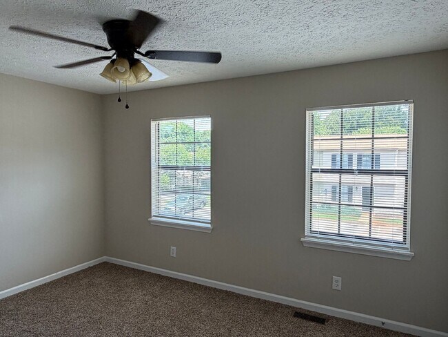 Foto del edificio - CountryPlace Townhomes off Lakeside Drive