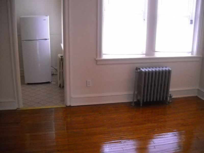Building Photo - 424 S 48th St