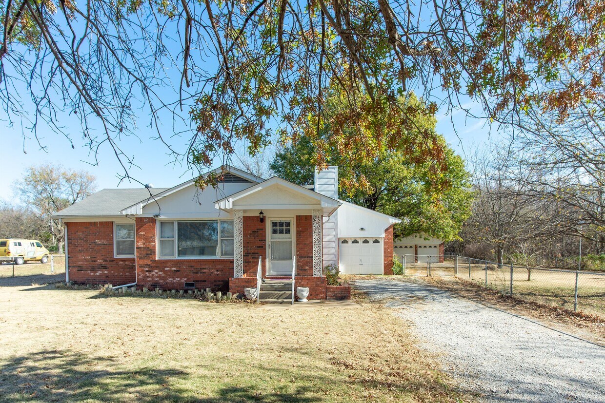 Primary Photo - 1201 N 154th E Ave