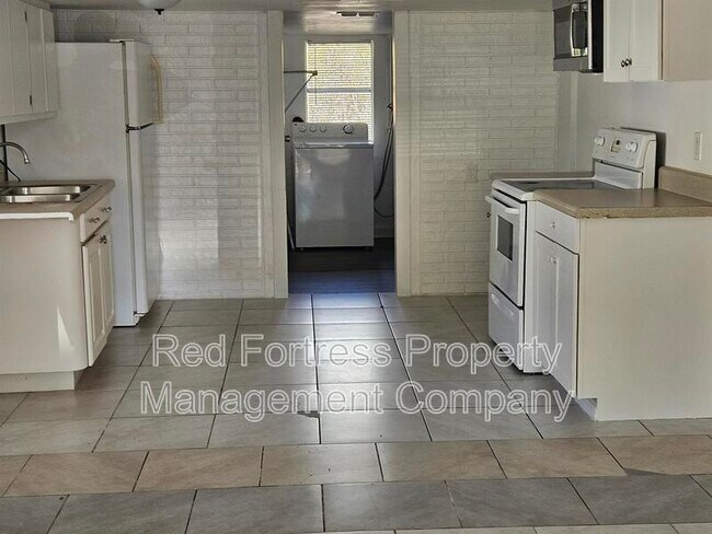 Foto del edificio - 255 Hubbard Ave