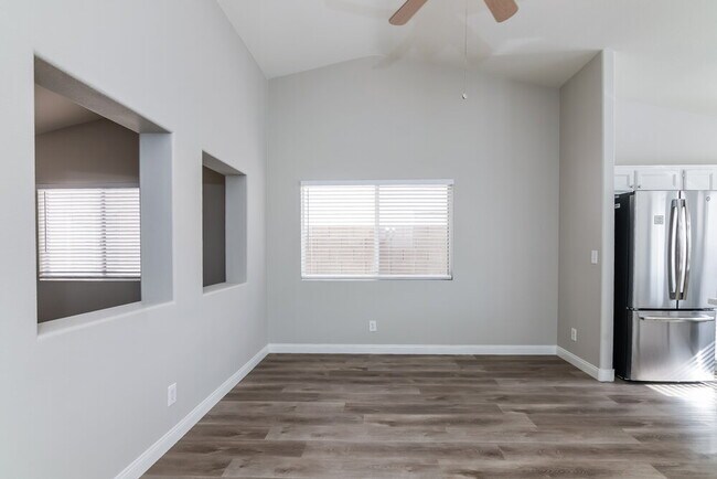 Building Photo - 2037 Madica Ave