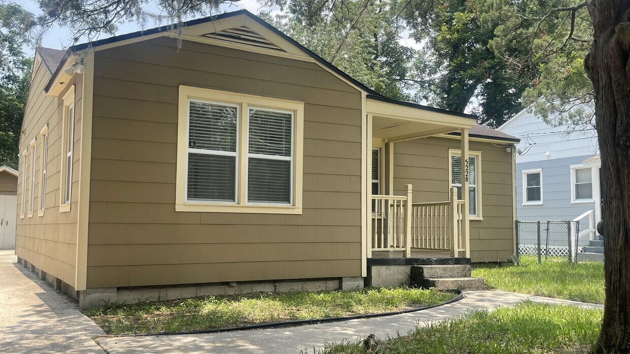 Foto principal - 5228 Sunderland Rd