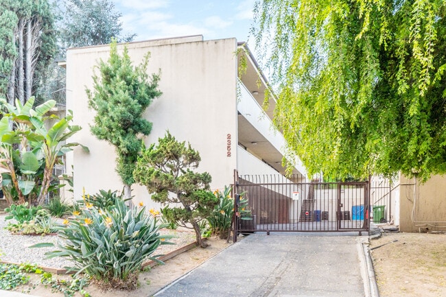 Foto del edificio - 2352 Duane St