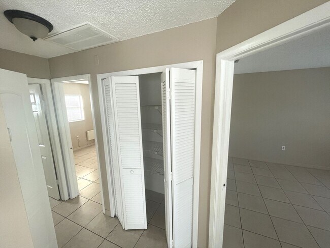 Foto del edificio - 5407 Maple St