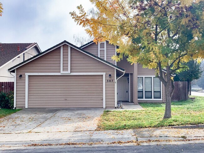 Building Photo - Charming 3 Bedroom 2 Bath Home in the Pock...