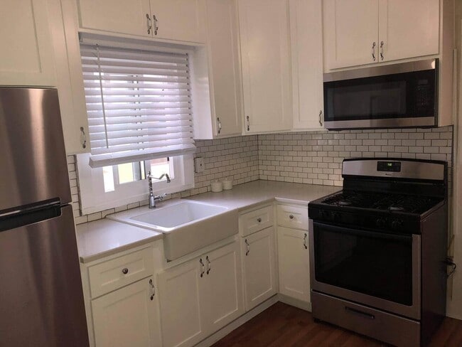 Building Photo - 207 Lake Shore Ter