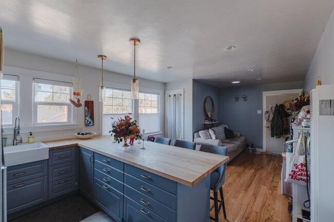 Building Photo - 687 Lincoln St