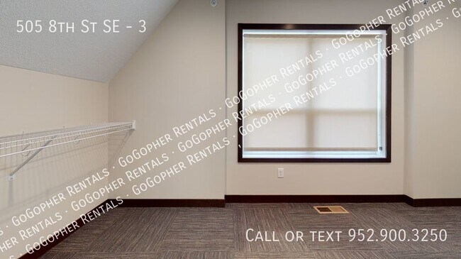 Building Photo - 5 Bed 3 Bath Newly Built Townhome