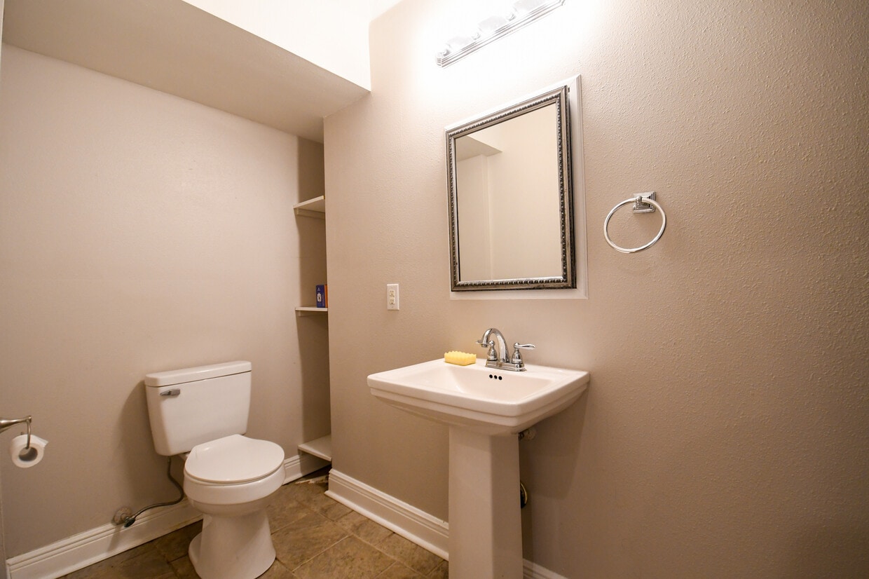 Building Photo - 209 Transcontinental Dr