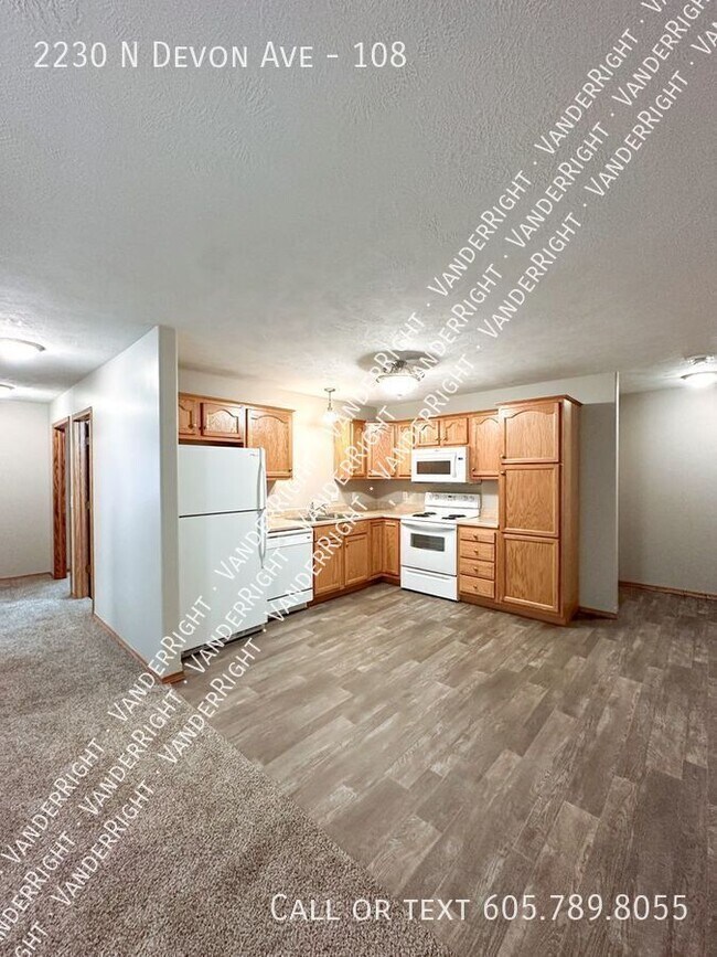 Foto del edificio - 2230 Devon Ave