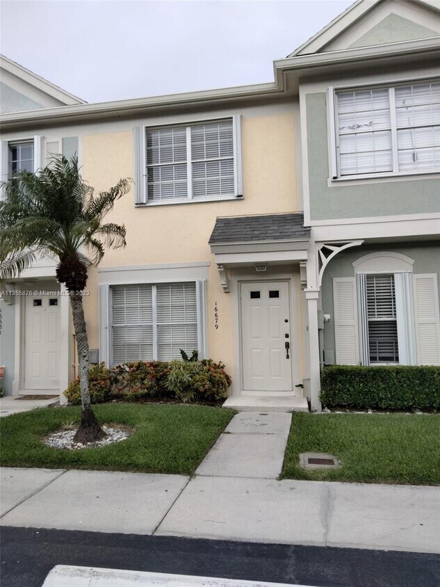 16679 Hemingway Dr, Weston, FL 33326 Townhome Rentals in Weston FL