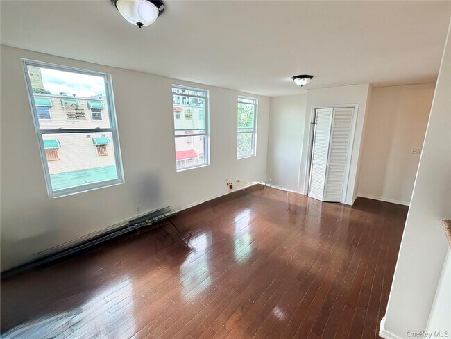 Building Photo - 1227 Bryant Ave