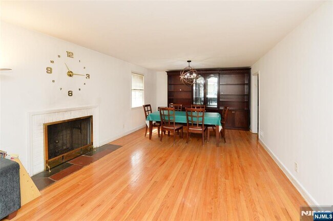 Foto del edificio - 968-972-972 Byron Ave
