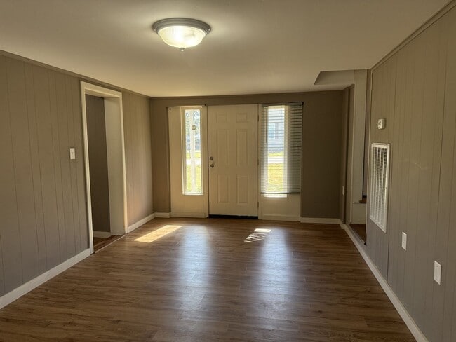 Building Photo - Maryville 37804 - 3 bedroom 2 bath - call ...