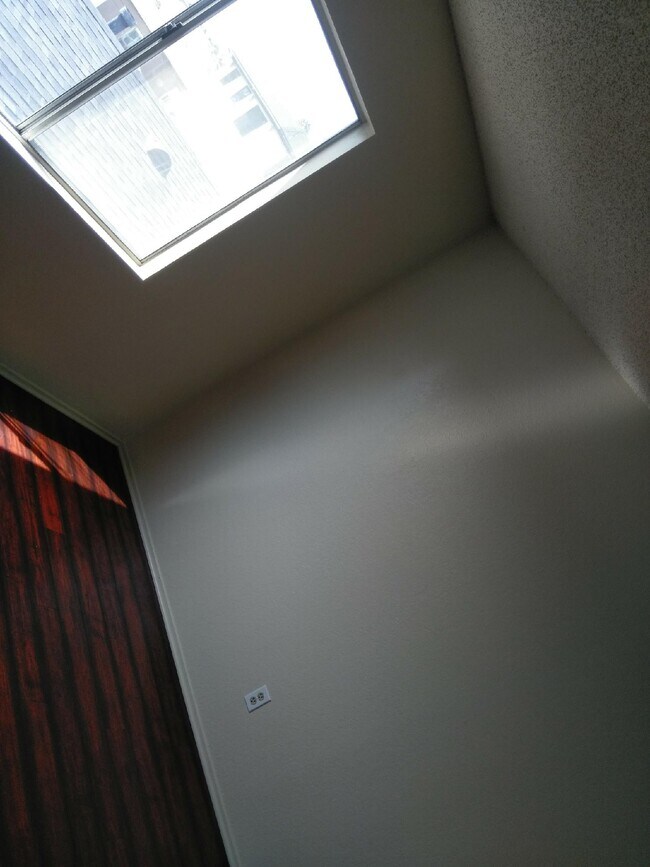 Foto del edificio - 1469 E 109th St