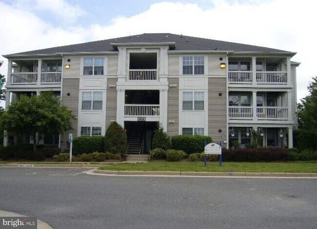 Foto del edificio - 8095 Lacy Dr