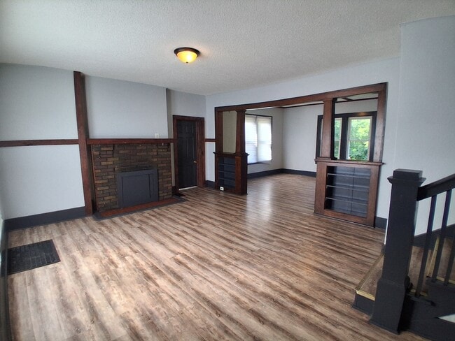 Building Photo - 120 S Crawford St